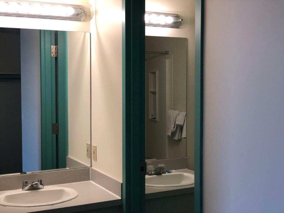 Westwind Motor Inn Drayton Valley Exteriör bild